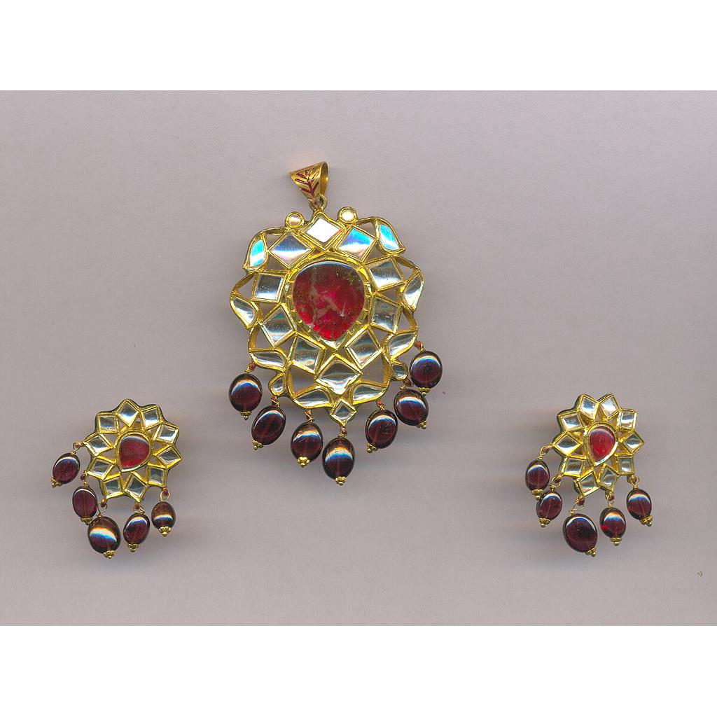 GOLD HALF SET PENDENT KUNDAN FANCY
