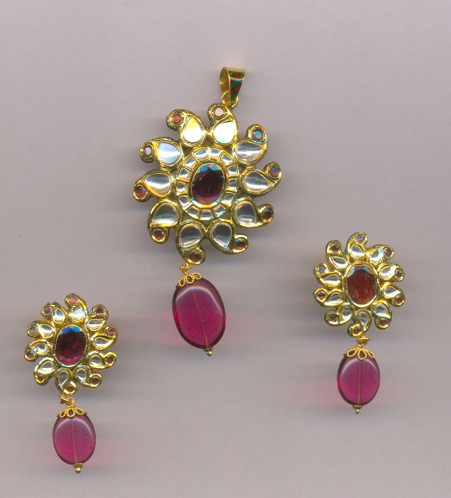 GOLD HALF SET PENDENT KUNDAN FANCY