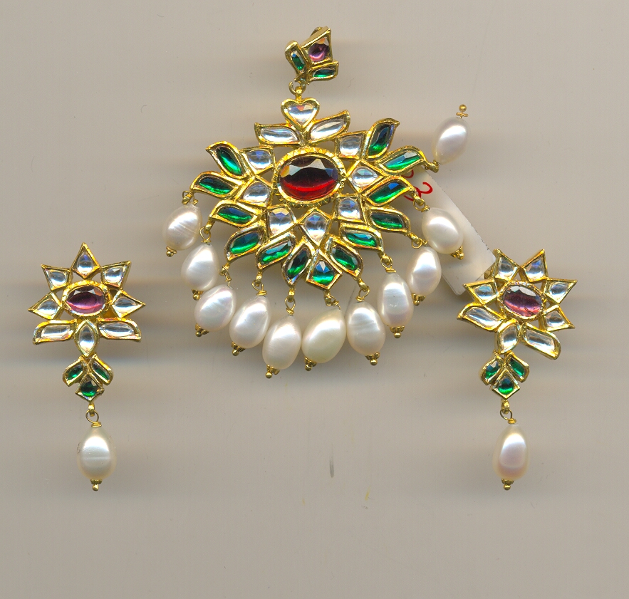 GOLD SET PENDENT KUNDAN