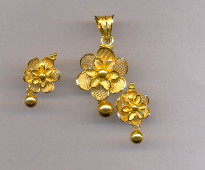 GOLD HALF SET PENDENT PLAIN EXCLUSIVE