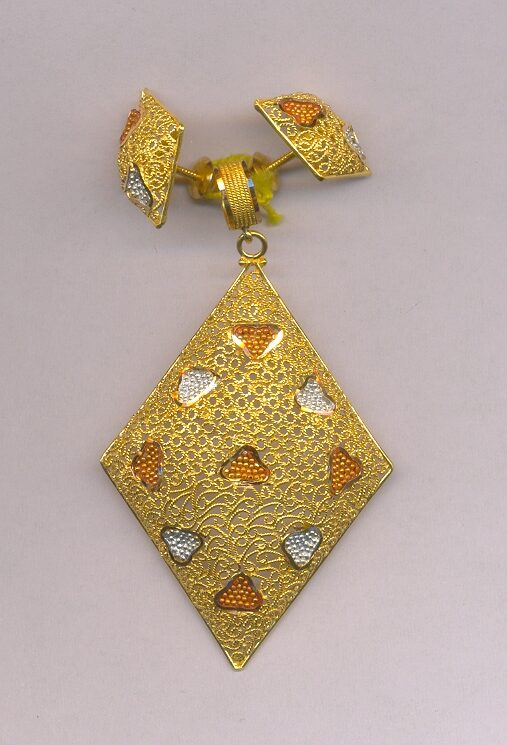 GOLD HALF SET PENDENT PLAIN EXCLUSIVE