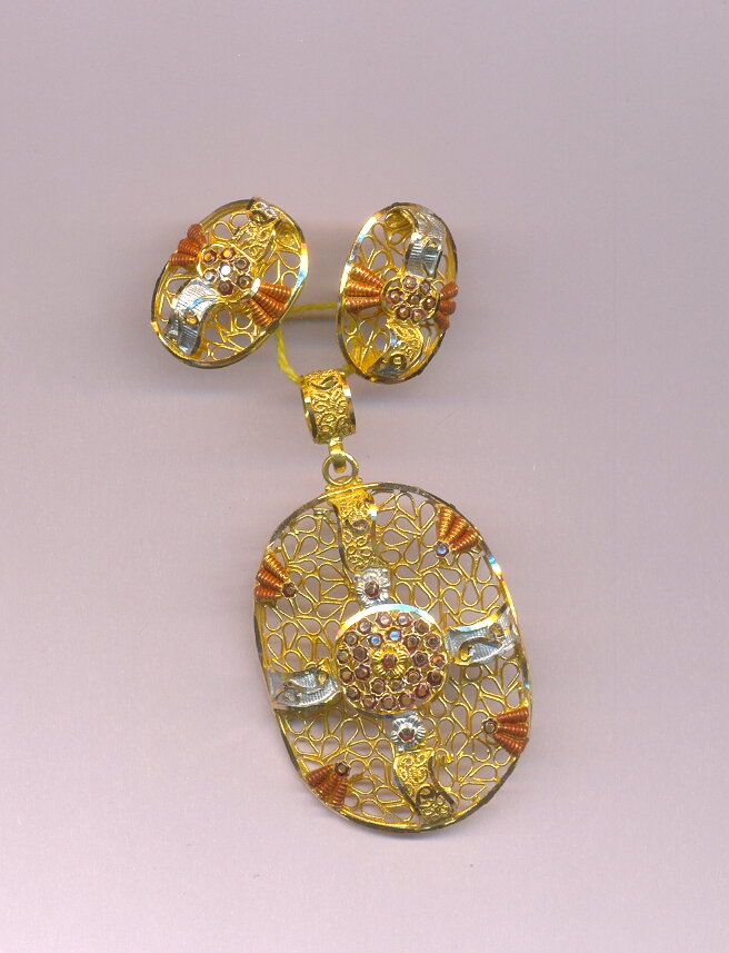 GOLD HALF SET PENDENT PLAIN EXCLUSIVE