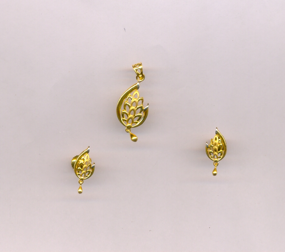 GOLD HALF SET PENDENT PLAIN EXCLUSIVE