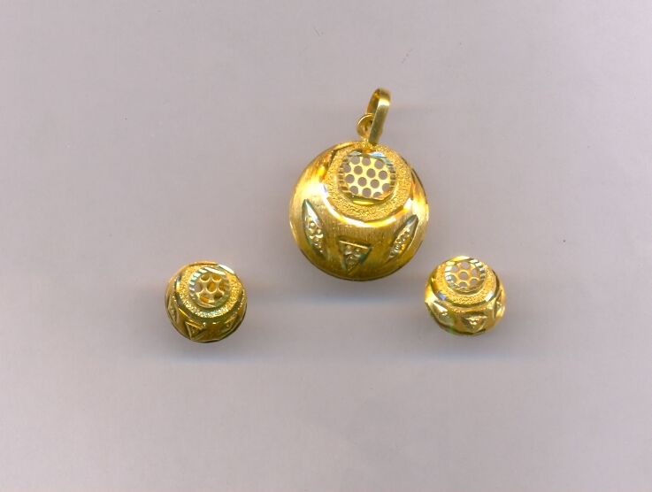 GOLD HALF SET PENDENT PLAIN EXCLUSIVE