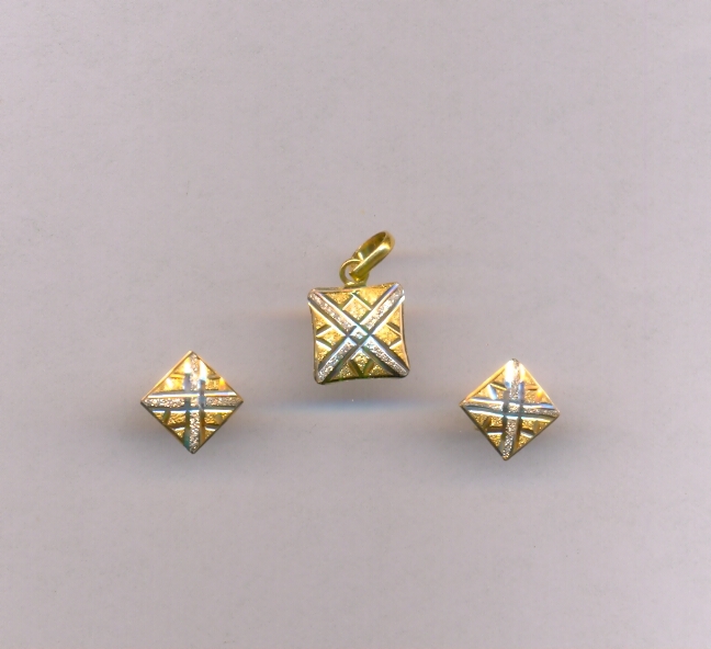 GOLD HALF SET PENDENT PLAIN EXCLUSIVE