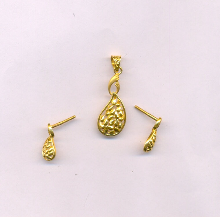 GOLD HALF SET PENDENT PLAIN EXCLUSIVE