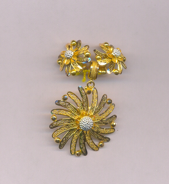 GOLD HALF SET PENDENT PLAIN EXCLUSIVE