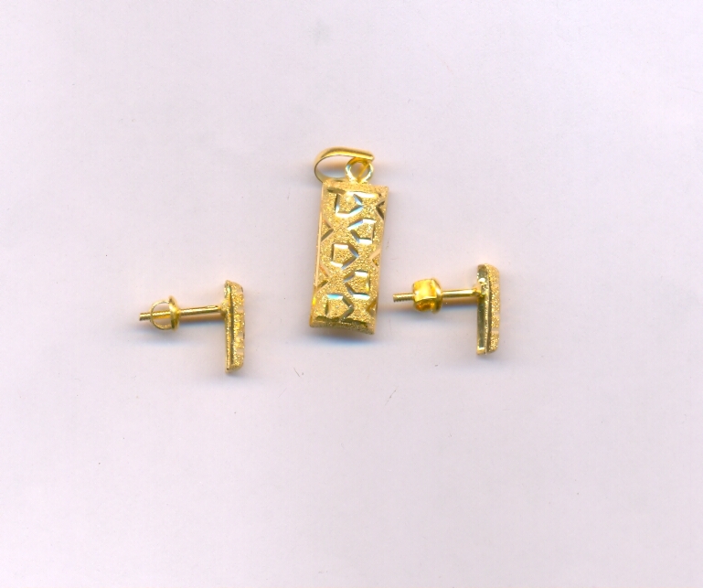 GOLD HALF SET PENDENT PLAIN EXCLUSIVE
