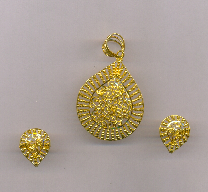 GOLD HALF SET PENDENT PLAIN EXCLUSIVE