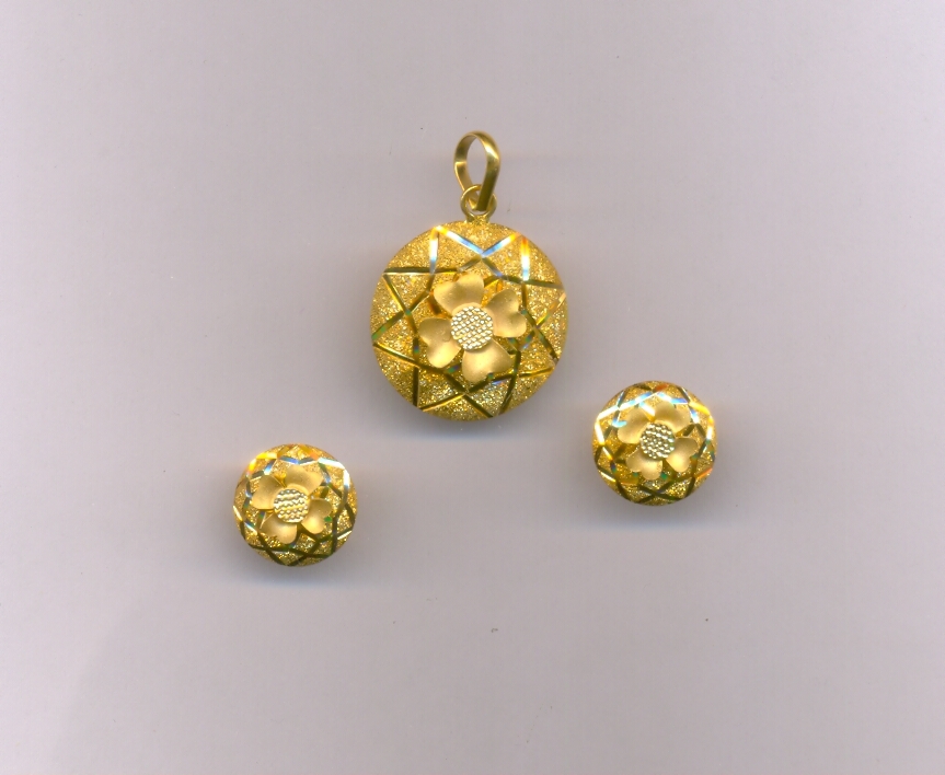GOLD HALF SET PENDENT PLAIN EXCLUSIVE