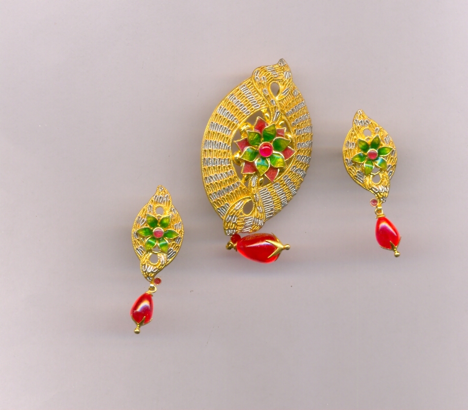 GOLD HALF SET PENDENT PLAIN EXCLUSIVE