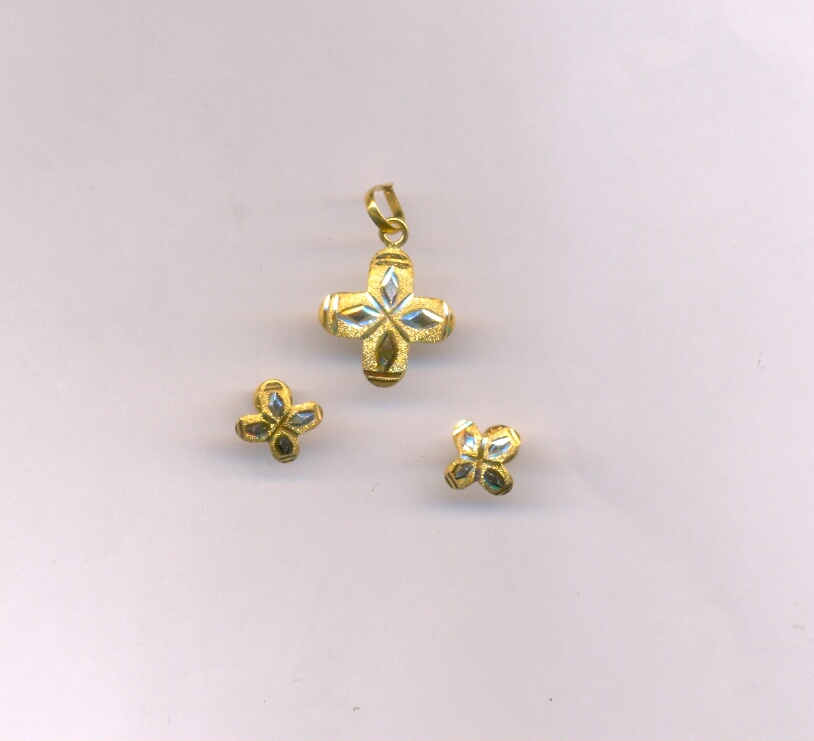 GOLD HALF SET PENDENT PLAIN EXCLUSIVE