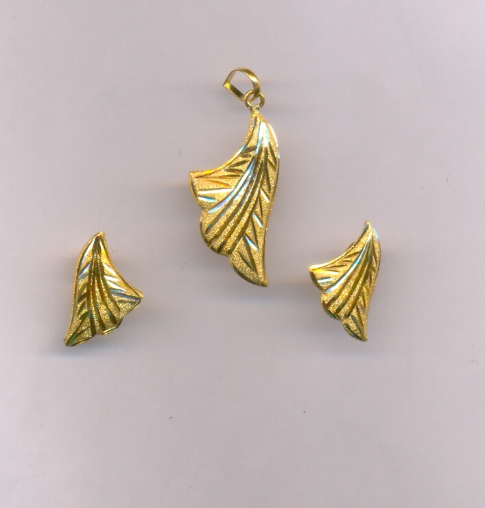 GOLD HALF SET PENDENT PLAIN EXCLUSIVE