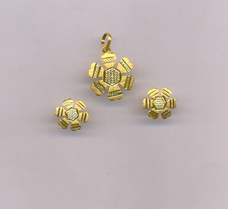 GOLD HALF SET PENDENT PLAIN EXCLUSIVE