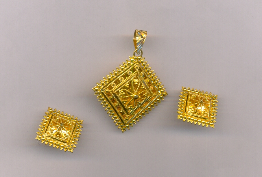 GOLD HALF SET PENDENT PLAIN EXCLUSIVE