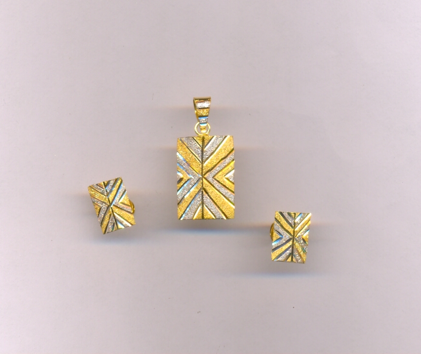 GOLD HALF SET PENDENT PLAIN EXCLUSIVE