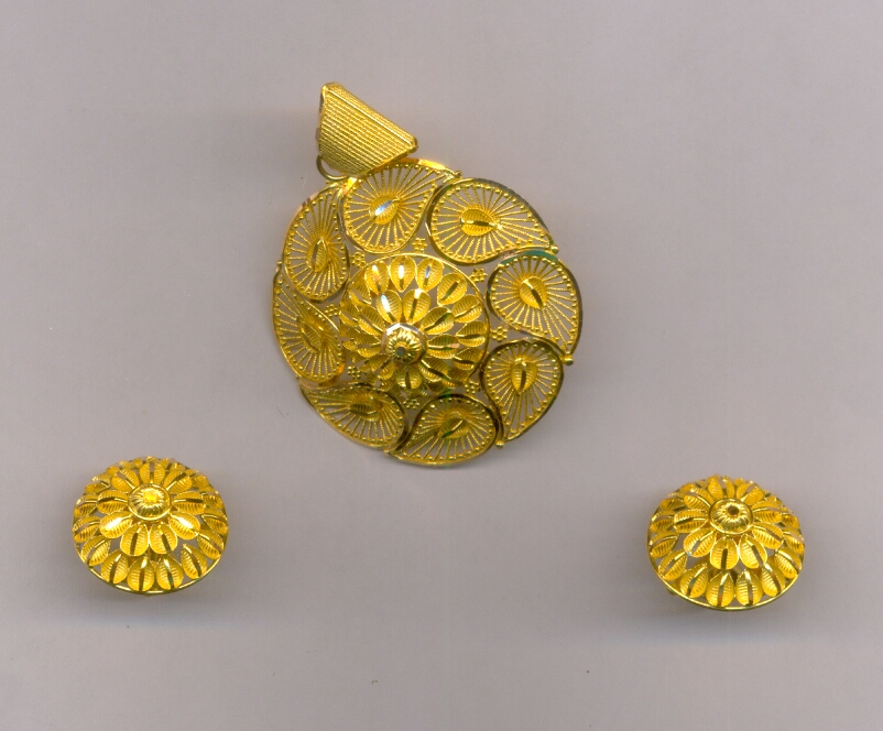 GOLD HALF SET PENDENT PLAIN EXCLUSIVE