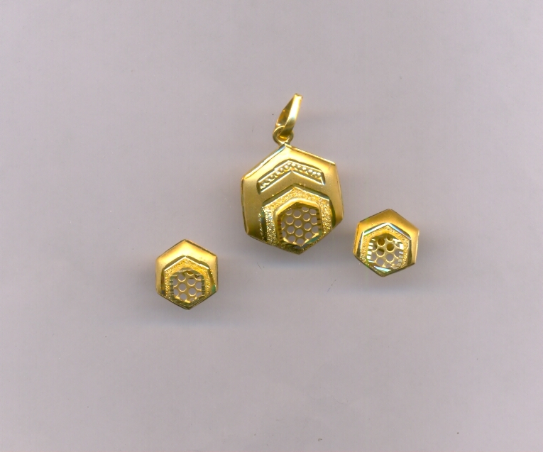 GOLD HALF SET PENDENT PLAIN EXCLUSIVE
