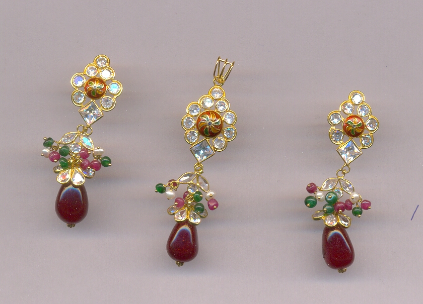 GOLD HALF SET PENDENT PLAIN EXCLUSIVE