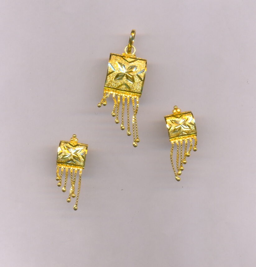 GOLD HALF SET PENDENT PLAIN EXCLUSIVE
