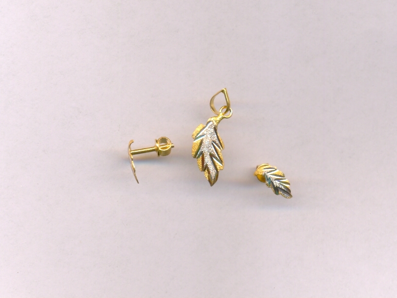 GOLD HALF SET PENDENT PLAIN EXCLUSIVE