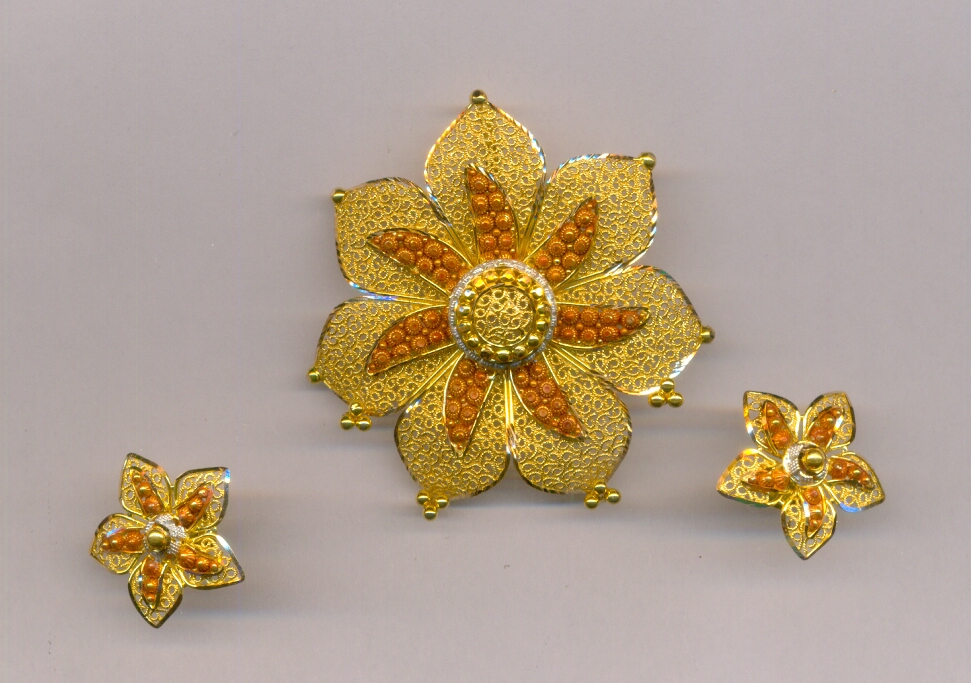 GOLD HALF SET PENDENT PLAIN EXCLUSIVE