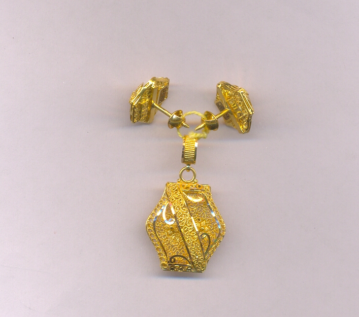 GOLD HALF SET PENDENT PLAIN EXCLUSIVE