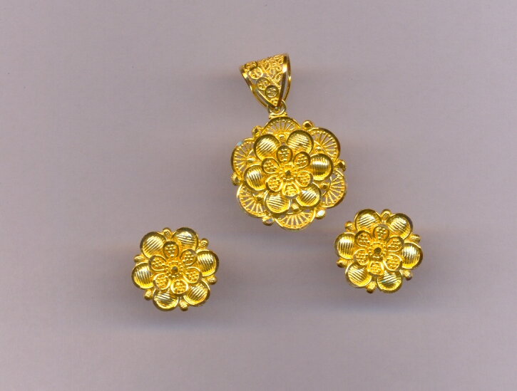 GOLD HALF SET PENDENT PLAIN EXCLUSIVE
