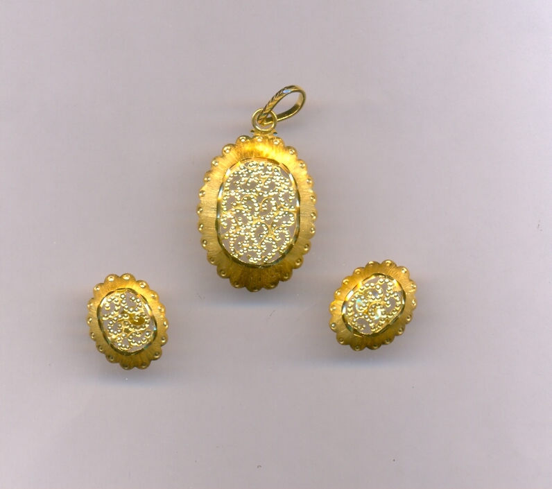 GOLD HALF SET PENDENT PLAIN EXCLUSIVE