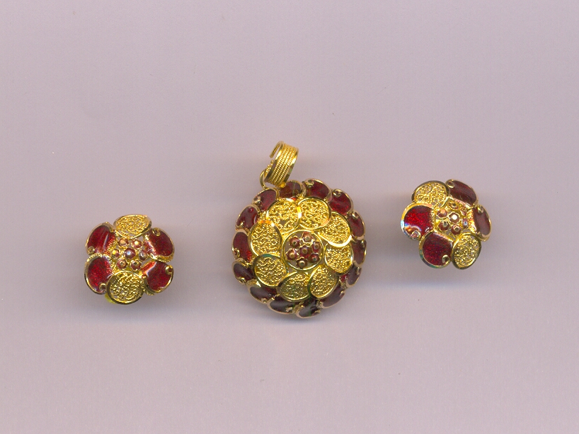 GOLD HALF SET PENDENT PLAIN EXCLUSIVE