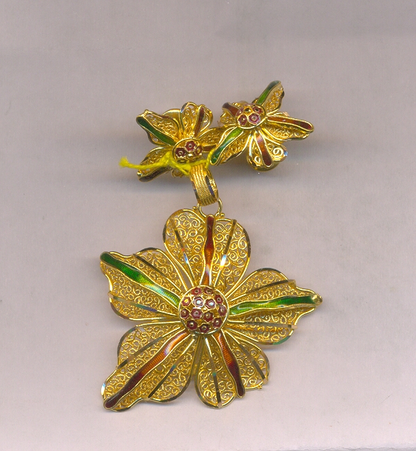 GOLD HALF SET PENDENT PLAIN EXCLUSIVE