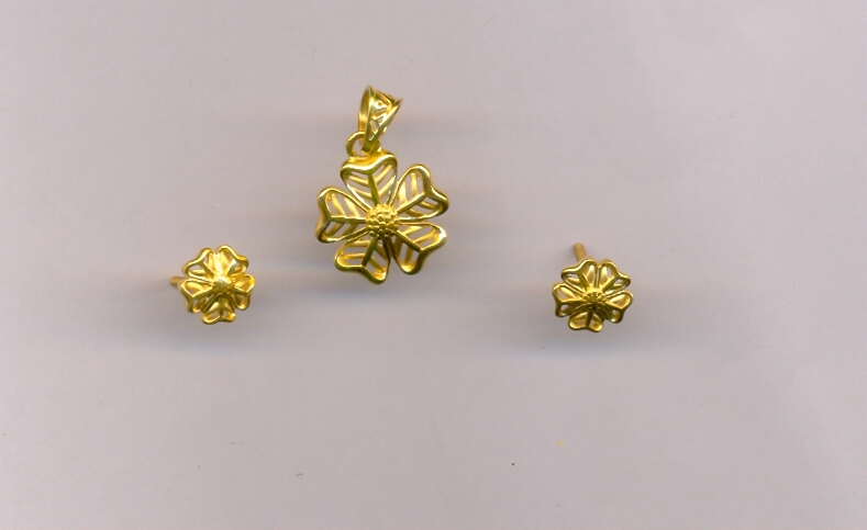 GOLD HALF SET PENDENT PLAIN EXCLUSIVE