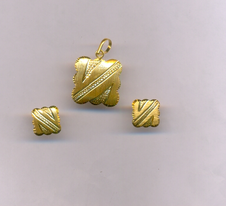 GOLD HALF SET PENDENT PLAIN EXCLUSIVE
