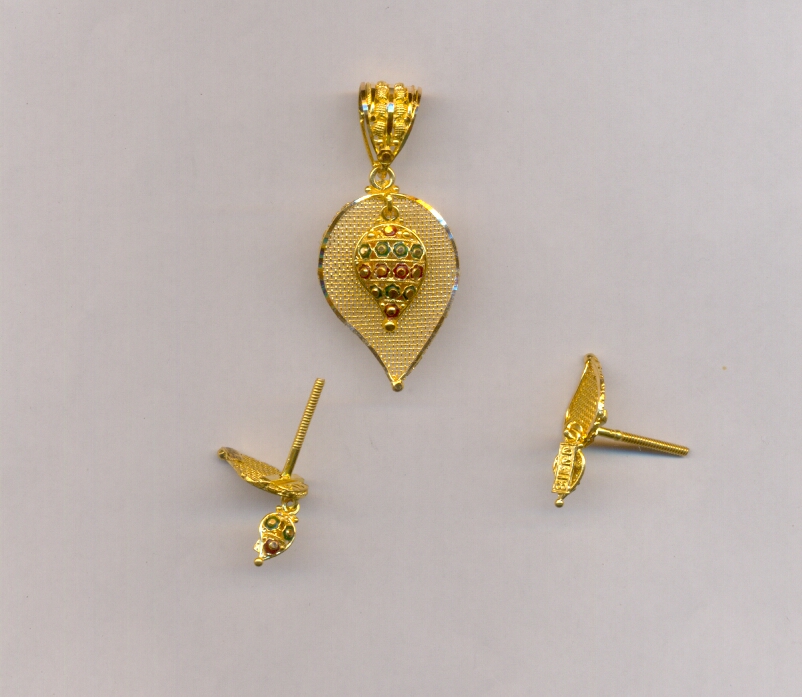 GOLD HALF SET PENDENT PLAIN EXCLUSIVE