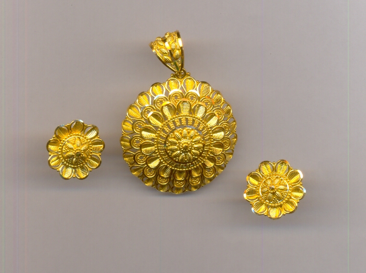 GOLD HALF SET PENDENT PLAIN EXCLUSIVE