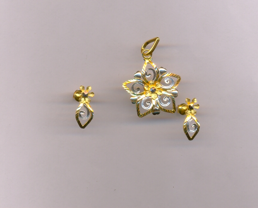 GOLD HALF SET PENDENT PLAIN EXCLUSIVE
