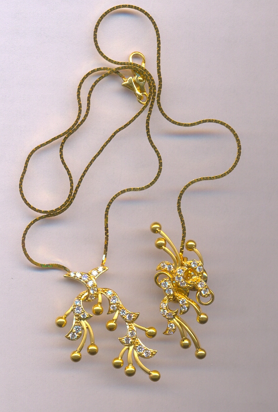 GOLD HALF SET PENDENT PLAIN EXCLUSIVE