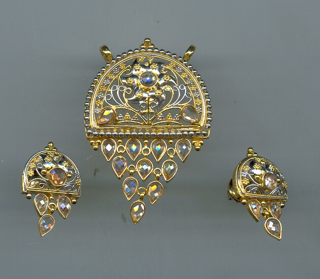 GOLD HALF SET PENDENT PLAIN EXCLUSIVE