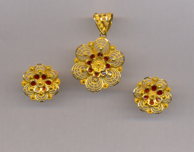 GOLD HALF SET PENDENT PLAIN EXCLUSIVE
