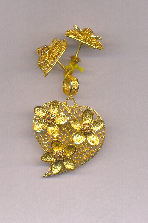 GOLD HALF SET PENDENT PLAIN EXCLUSIVE