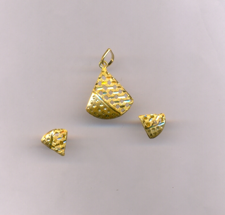 GOLD HALF SET PENDENT PLAIN EXCLUSIVE