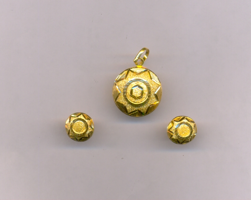 GOLD HALF SET PENDENT PLAIN EXCLUSIVE
