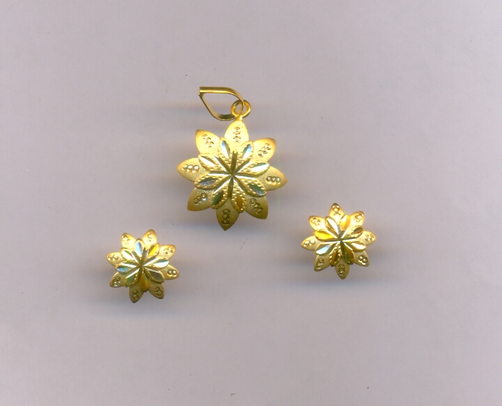 GOLD HALF SET PENDENT PLAIN EXCLUSIVE