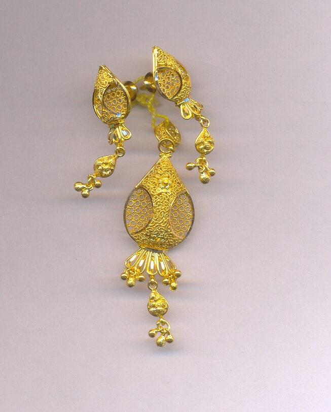 GOLD HALF SET PENDENT PLAIN EXCLUSIVE