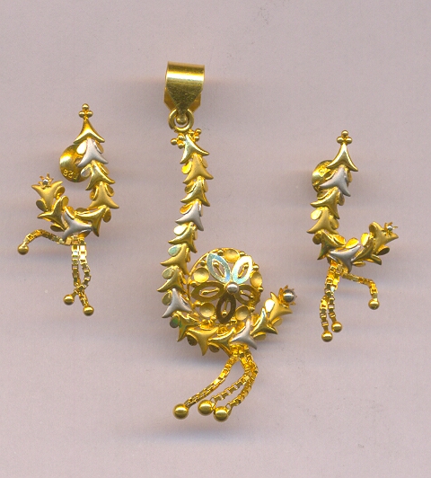 GOLD HALF SET PENDENT PLAIN EXCLUSIVE