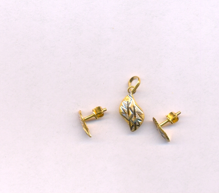 GOLD HALF SET PENDENT PLAIN EXCLUSIVE