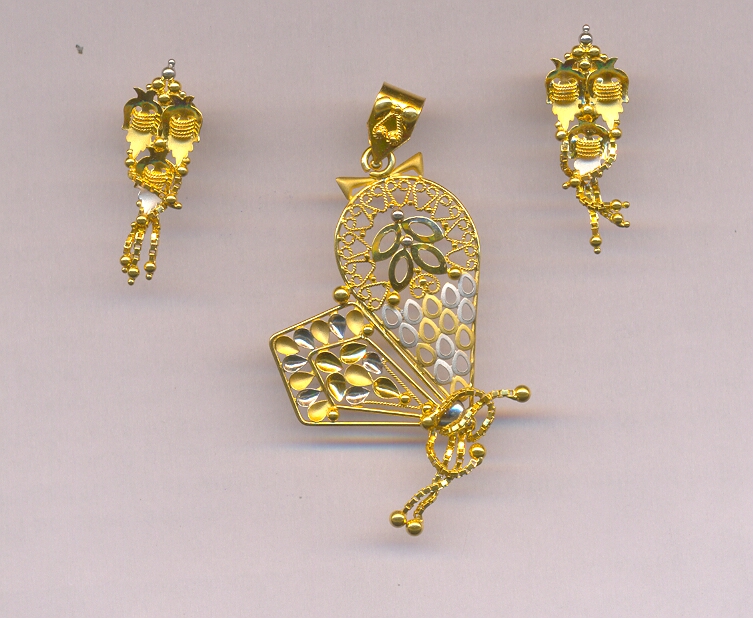 GOLD HALF SET PENDENT PLAIN EXCLUSIVE