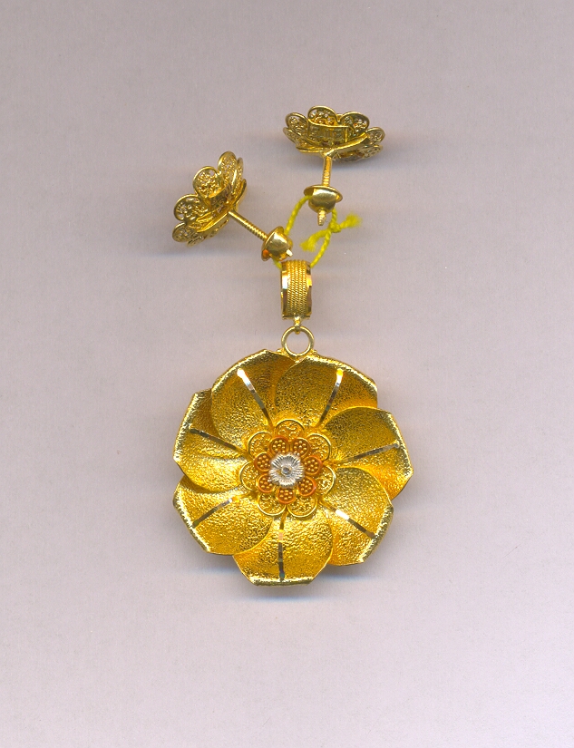 GOLD HALF SET PENDENT PLAIN EXCLUSIVE