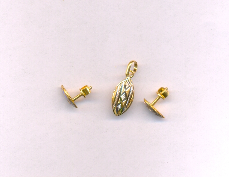 GOLD HALF SET PENDENT PLAIN EXCLUSIVE