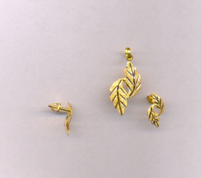 GOLD HALF SET PENDENT PLAIN EXCLUSIVE